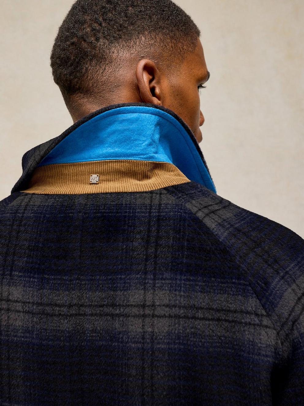 ALTON WOOL BLEND UTILITY  COAT in NAVY MULTI - MODEL DETAIL