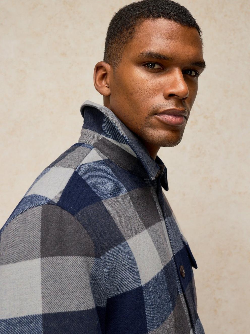 HETTON CHECK BORG LINED JACKET in GREEN MLT - MODEL DETAIL
