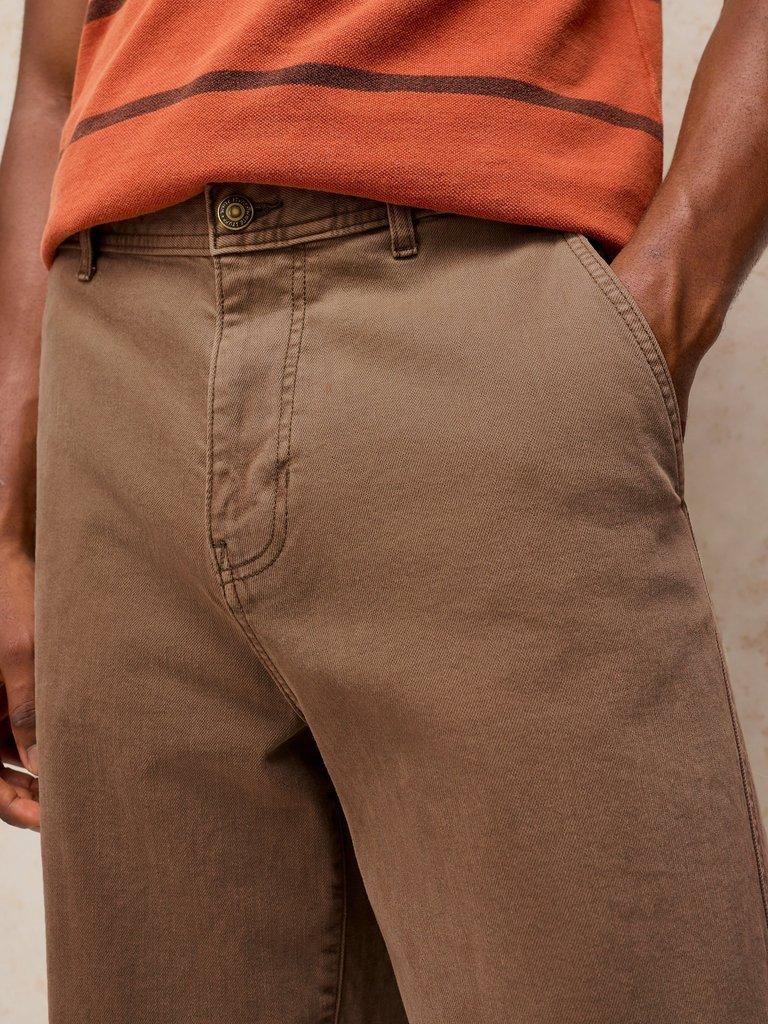 WALKER GARMENT DYE WIDE JEAN in MID BROWN - MODEL DETAIL