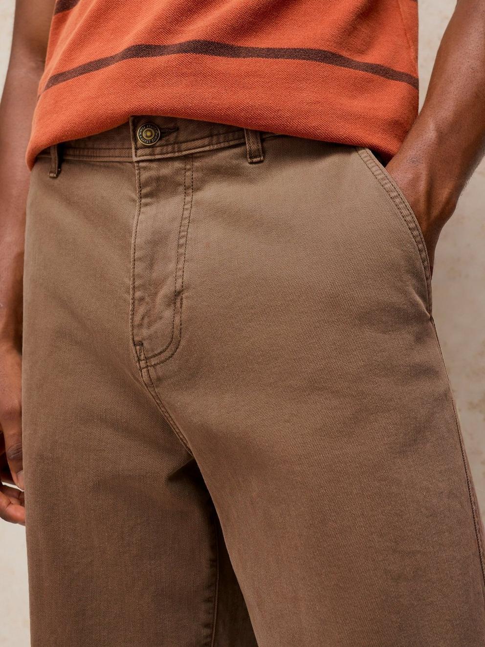 WALKER GARMENT DYE WIDE JEAN in MID BROWN - MODEL DETAIL