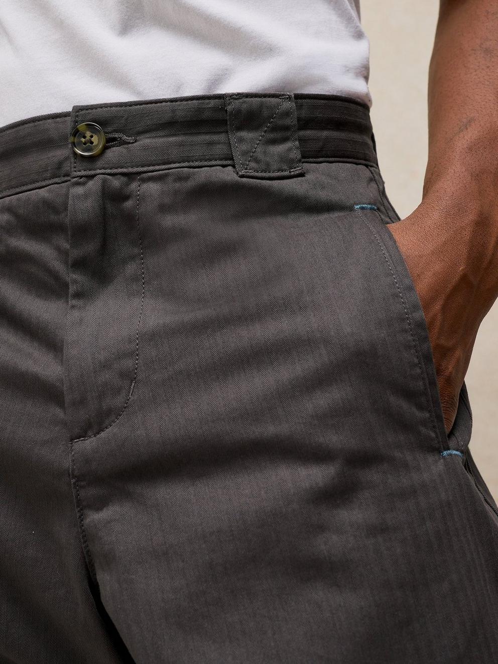 THIRSK TAPERED ANKLE TROUSER in DK GREY - MODEL DETAIL