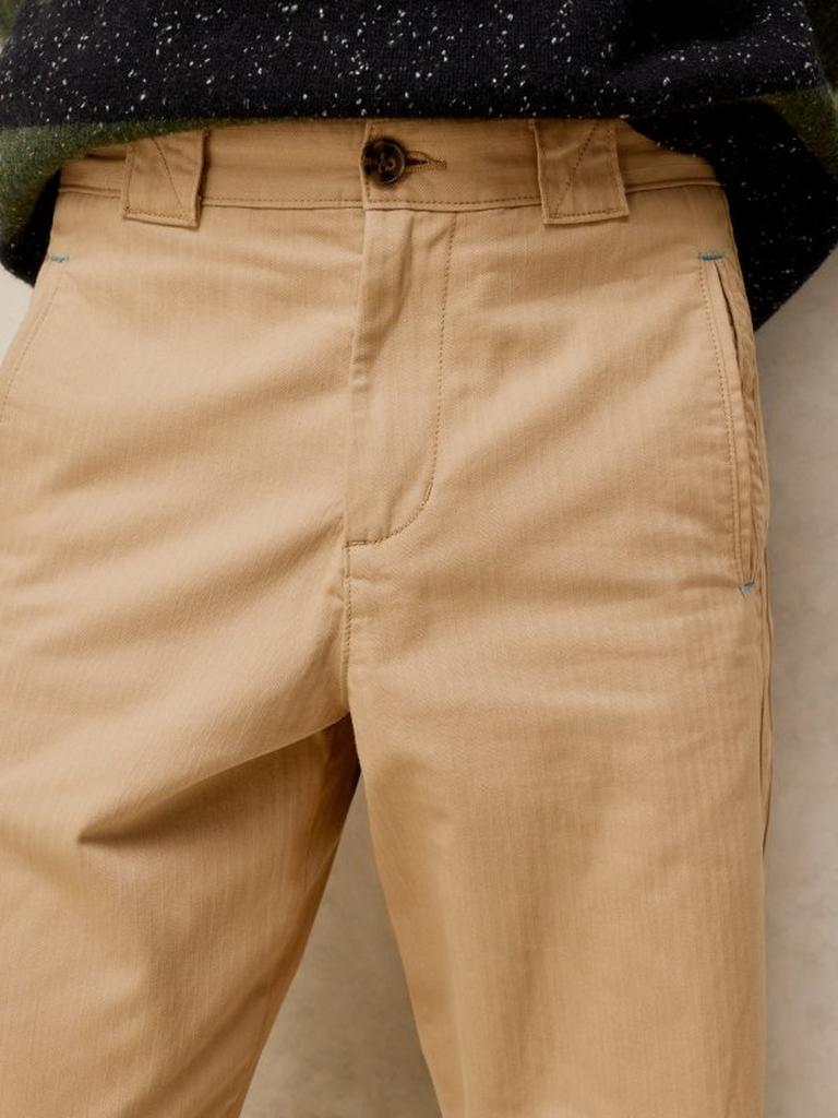 THIRSK TAPERED ANKLE TROUSER in DK NAT - MODEL DETAIL