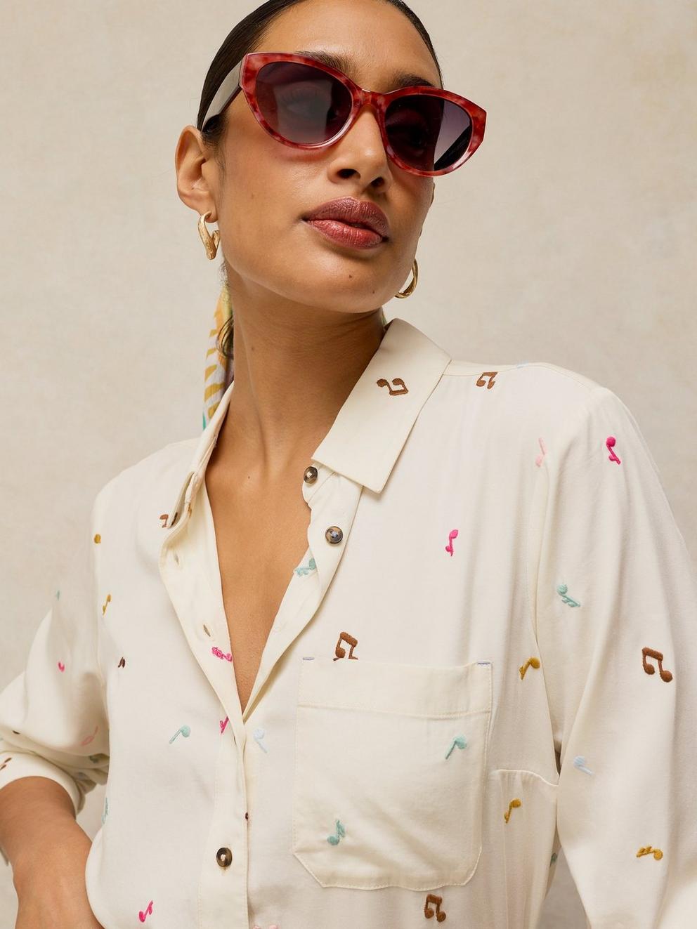 LIBBY SHIRT in IVORY MLT - MODEL DETAIL