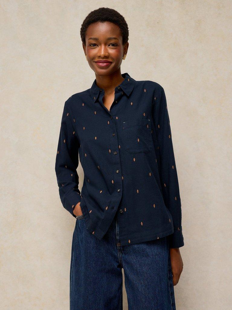 LIBBY ORGANIC COTTON SHIRT in DARK NAVY - MODEL DETAIL