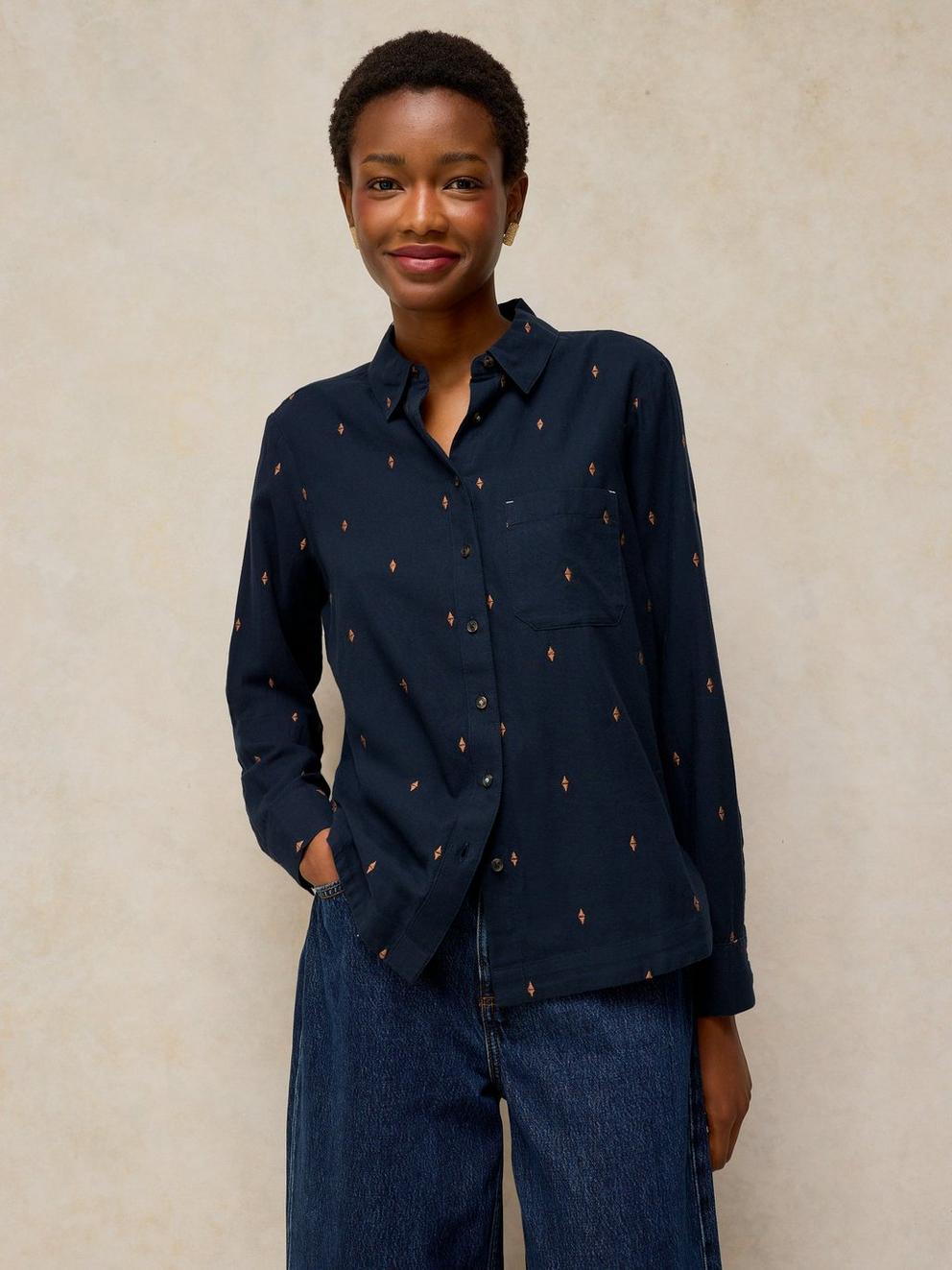 LIBBY ORGANIC COTTON SHIRT in DARK NAVY - MODEL DETAIL