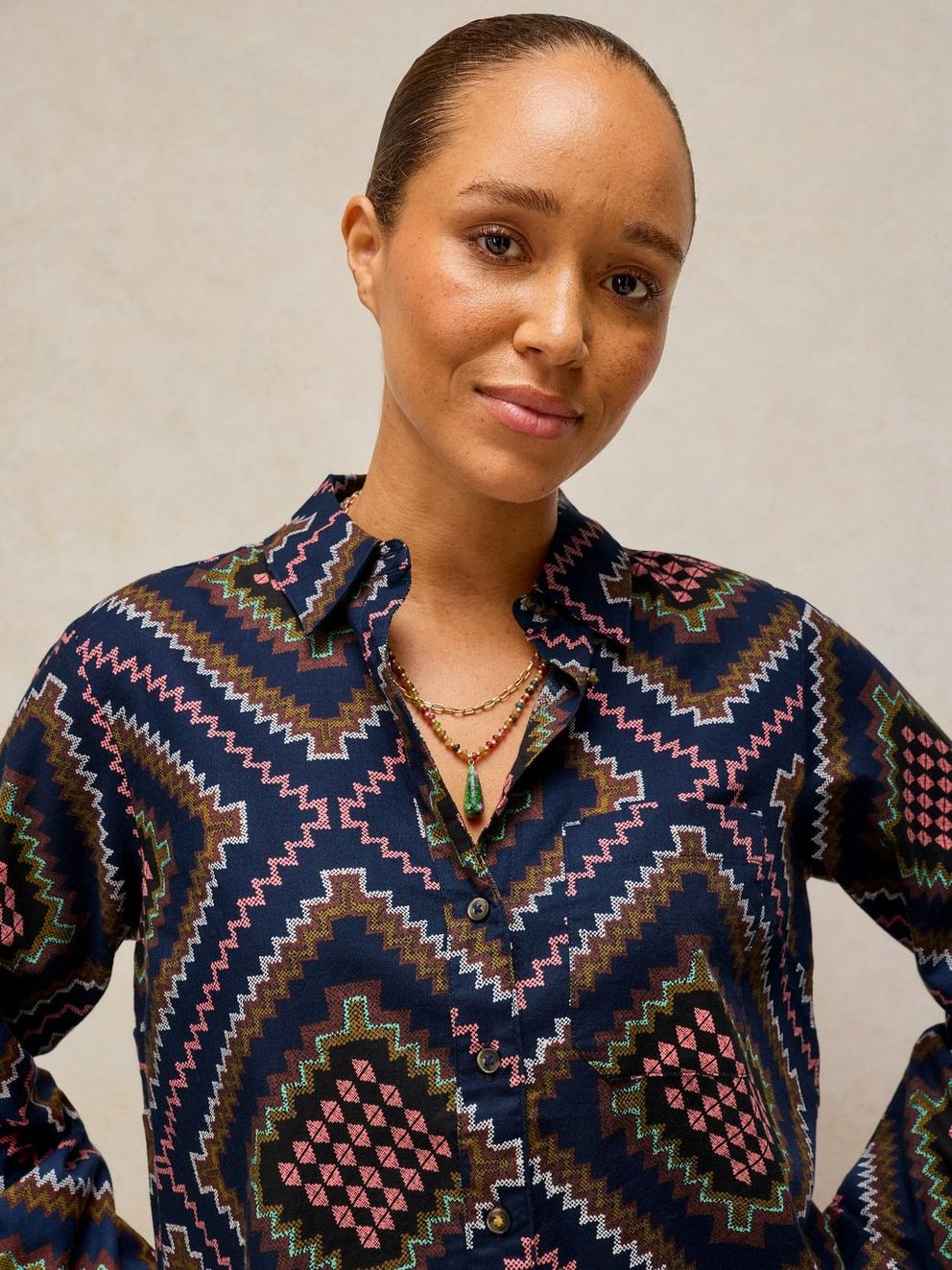 LIBBY ORGANIC COTTON SHIRT in NAVY MULTI - MODEL DETAIL