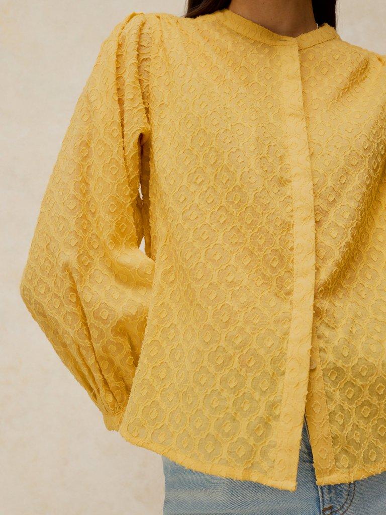 LANA JACQUARD TOP in YELLOW MLT - MODEL DETAIL