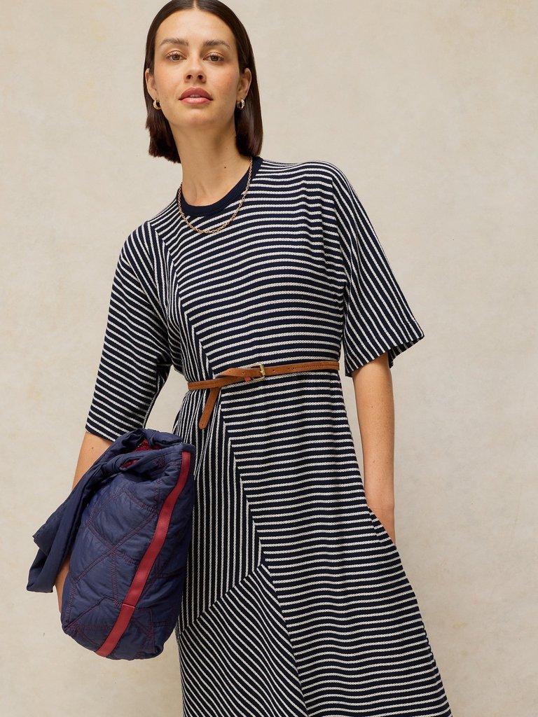 TIERNEY JERSEY TSHIRT DRESS in NAVY MULTI - MODEL DETAIL