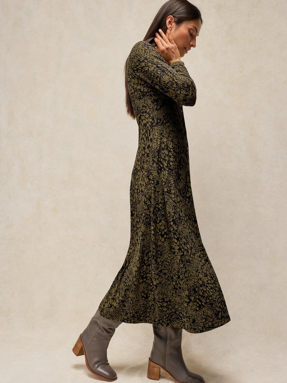 REESE BUTTON THROUGH DRESS in GREEN PR - MODEL DETAIL