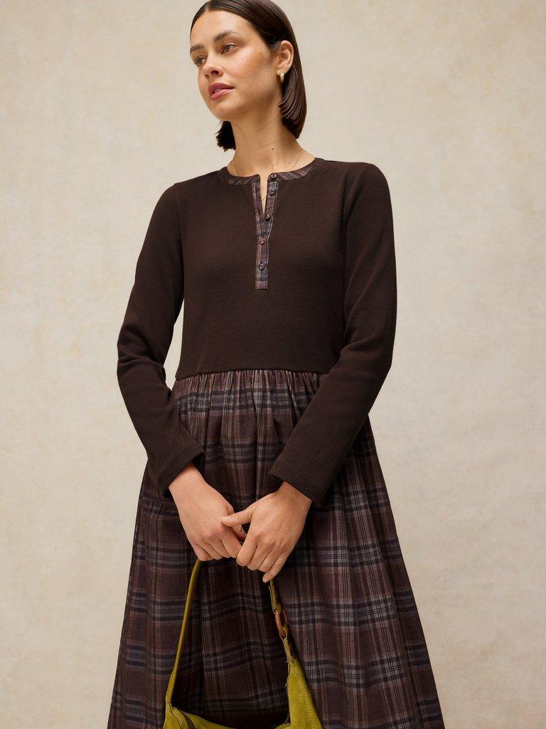 DAKOTA JERSEY MIX DRESS in BROWN MLT - MODEL FRONT