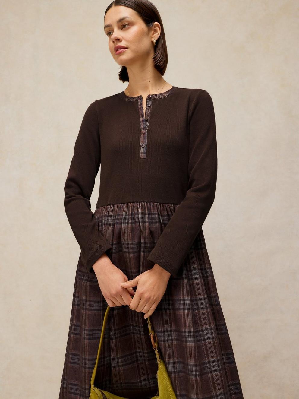 DAKOTA JERSEY MIX DRESS in BROWN MLT - MODEL FRONT