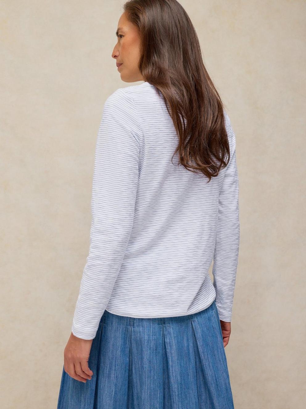 CLARA LS TEXTURE TEE in WHITE MLT - MODEL BACK