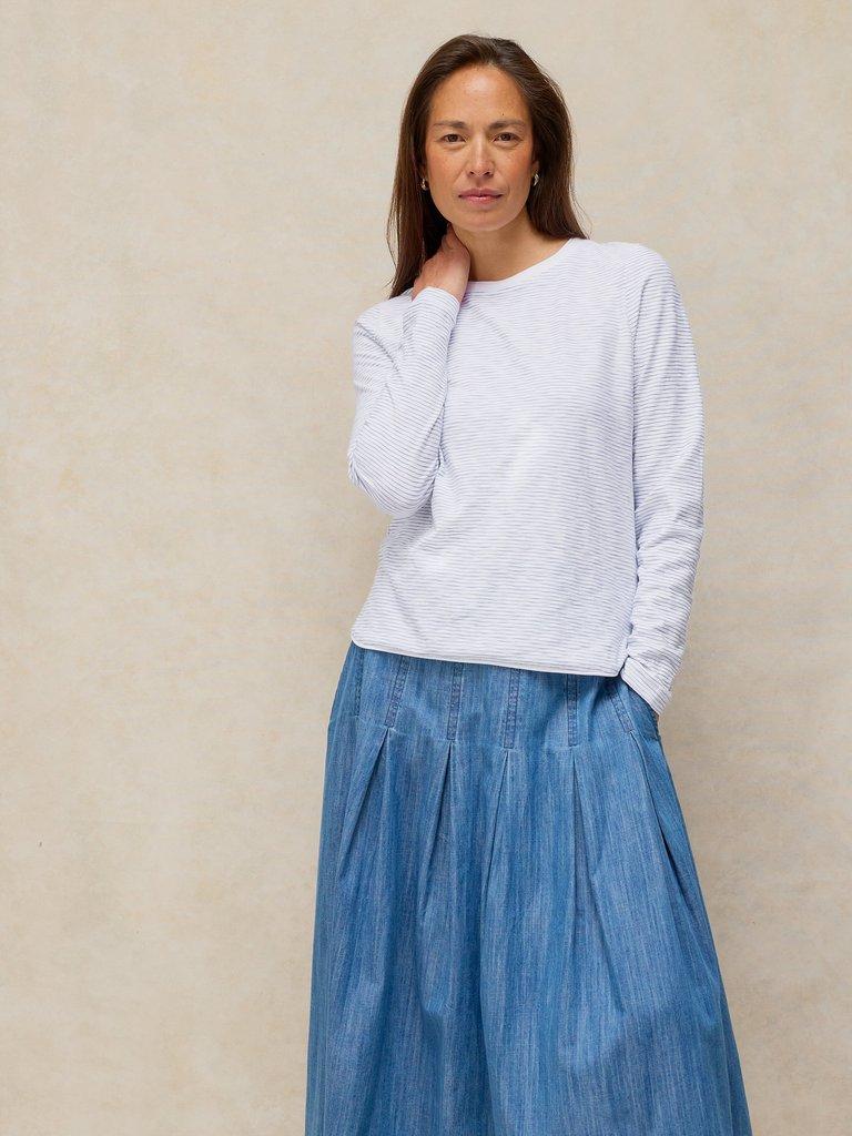 CLARA LS TEXTURE TEE in WHITE MLT - MODEL DETAIL