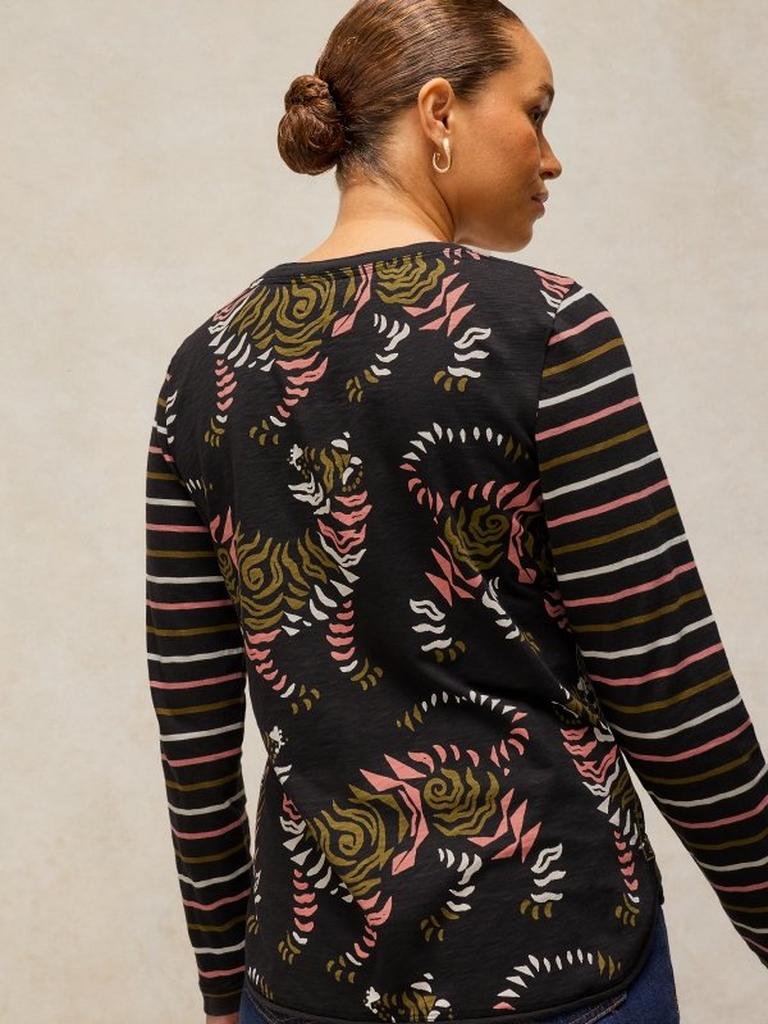 CLARA LS TEE in BLK PR - MODEL BACK