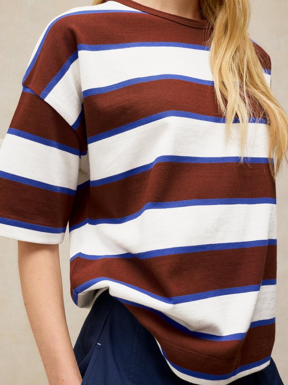 KAT STRIPE MIDWEIGHT TEE in BROWN MLT - MODEL DETAIL
