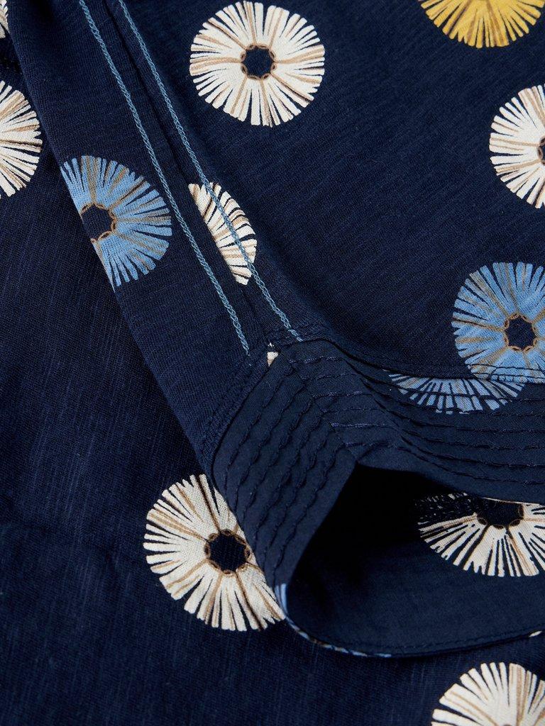 WEAVER NOTCH NECK TEE in NAVY PR - FLAT DETAIL