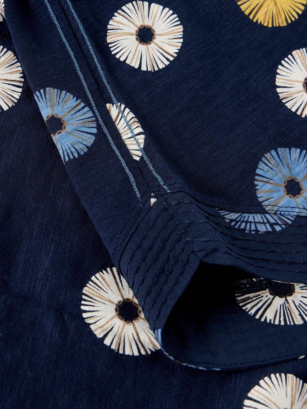 WEAVER NOTCH NECK TEE in NAVY PR - FLAT DETAIL