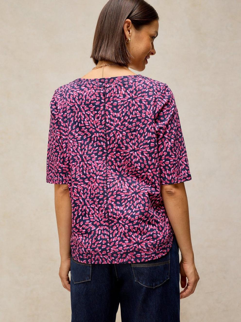 WEAVER NOTCH NECK TEE in PINK PR - MODEL BACK