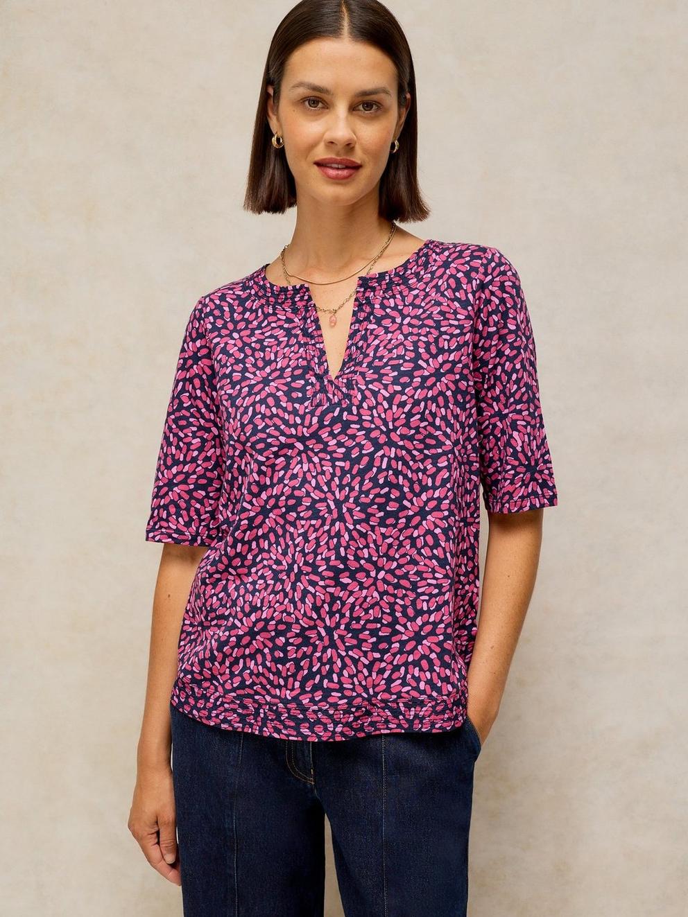 WEAVER NOTCH NECK TEE in PINK PR - MODEL DETAIL