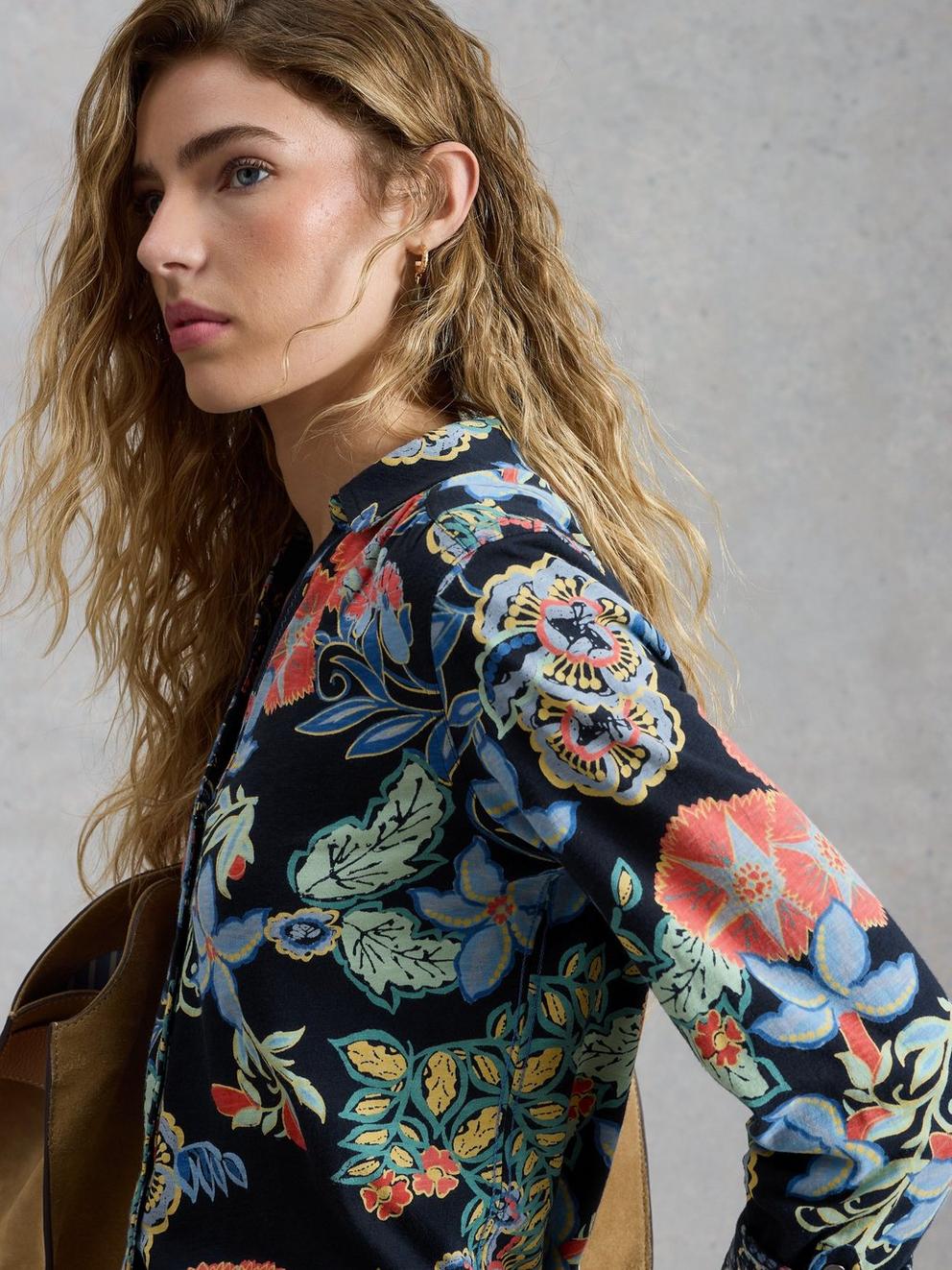 ANNIE JERSEY SHIRT in NAVY MULTI - LIFESTYLE