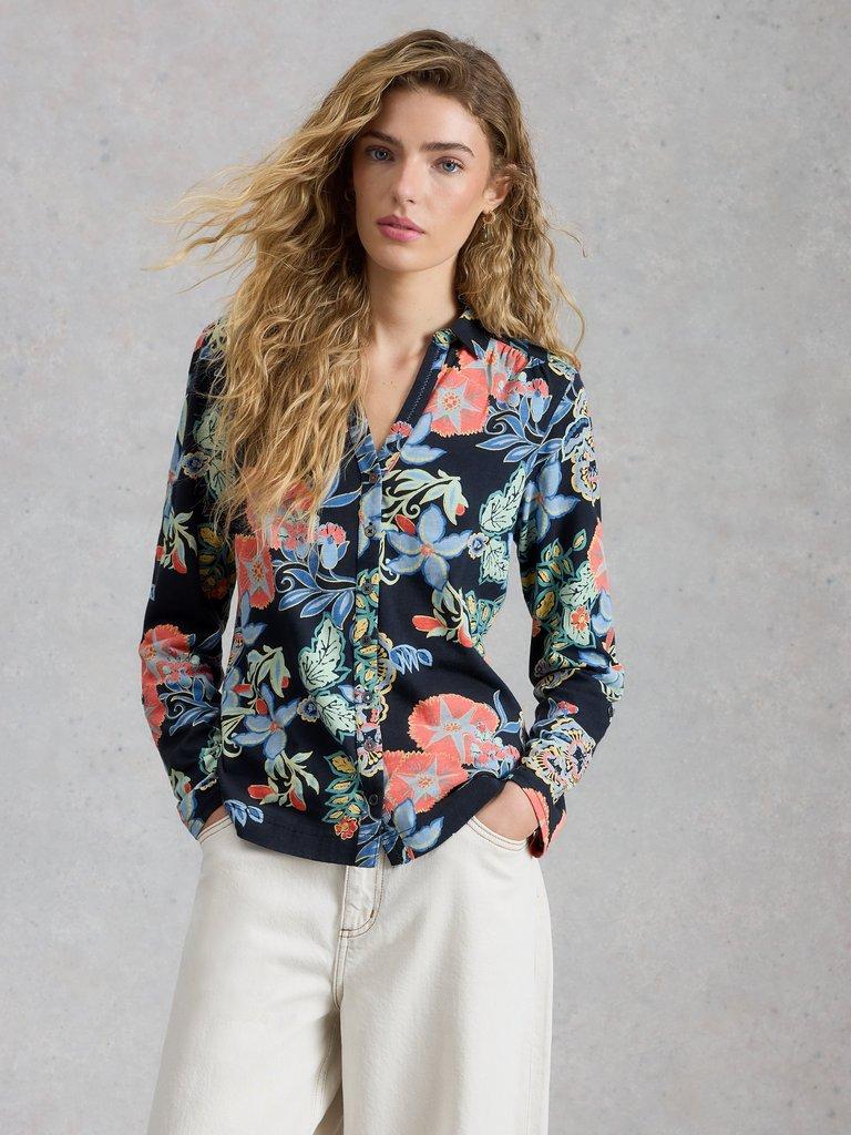 ANNIE JERSEY SHIRT in NAVY MULTI - MODEL DETAIL