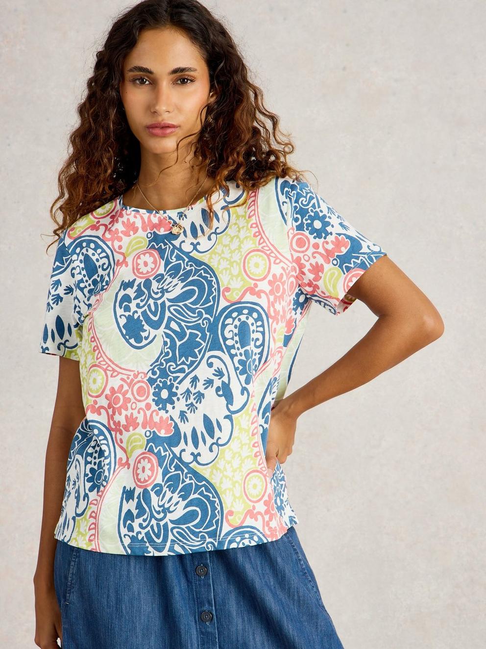 ABBIE PRINTED SHORT SLEEVE TEE in NAVY MULTI - MODEL DETAIL