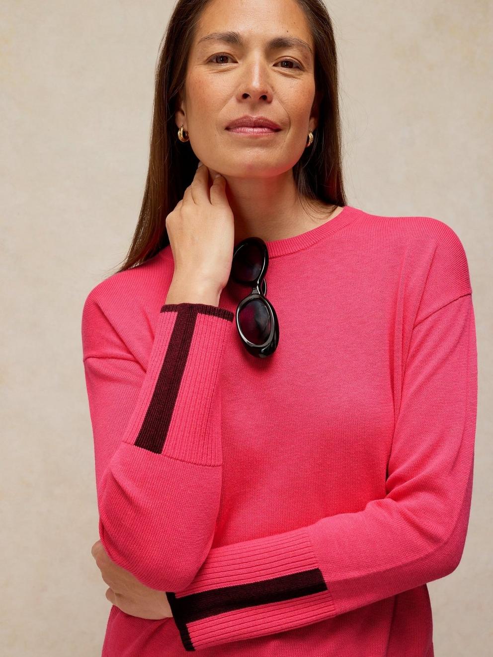 OLIVE JUMPER in BRT PINK - LIFESTYLE
