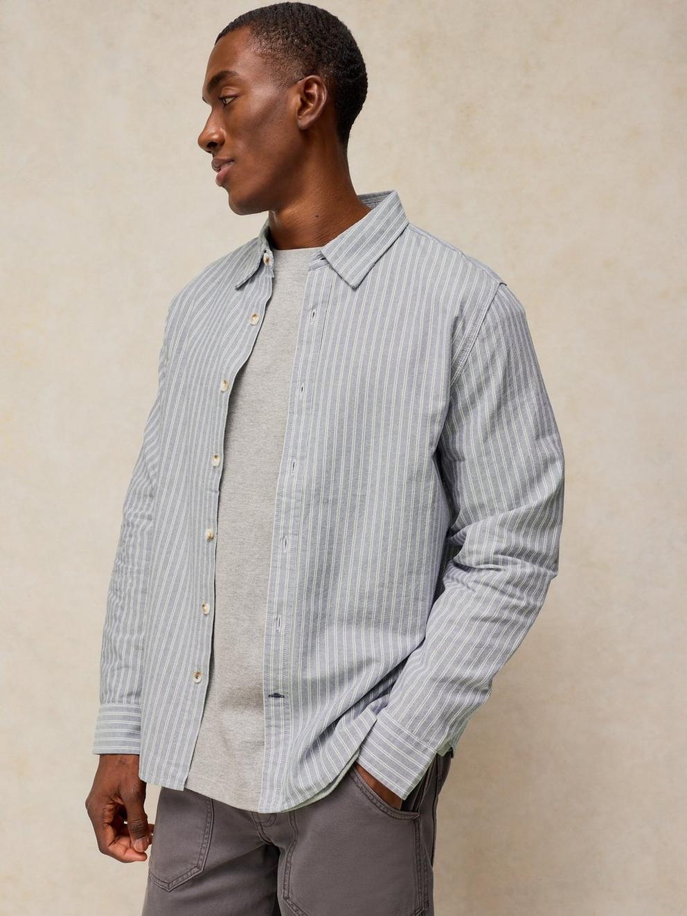 BRUTON OXFORD SHIRT in BLUE MLT - MODEL DETAIL