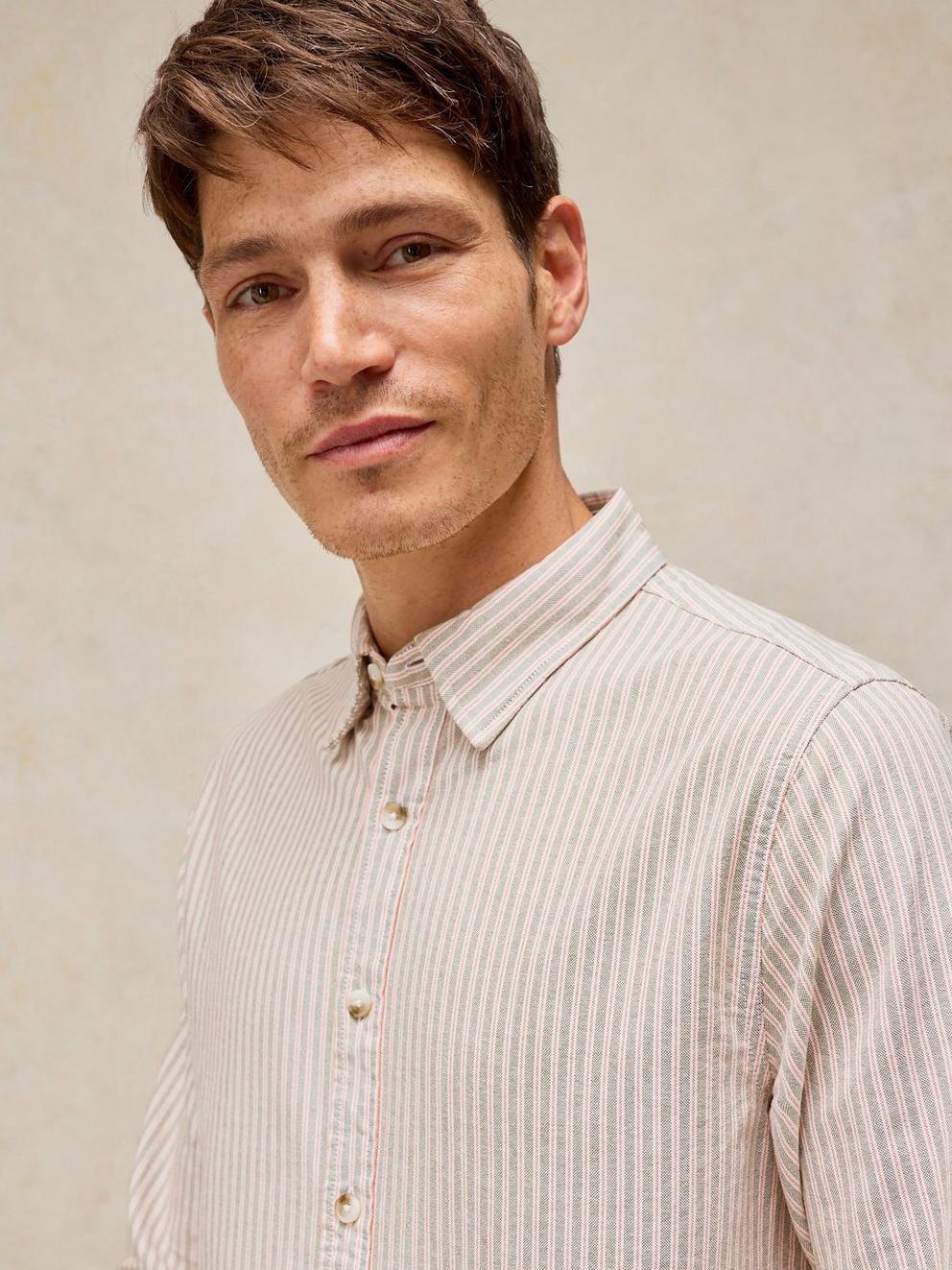 BRUTON OXFORD SHIRT in PINK MLT - MODEL DETAIL