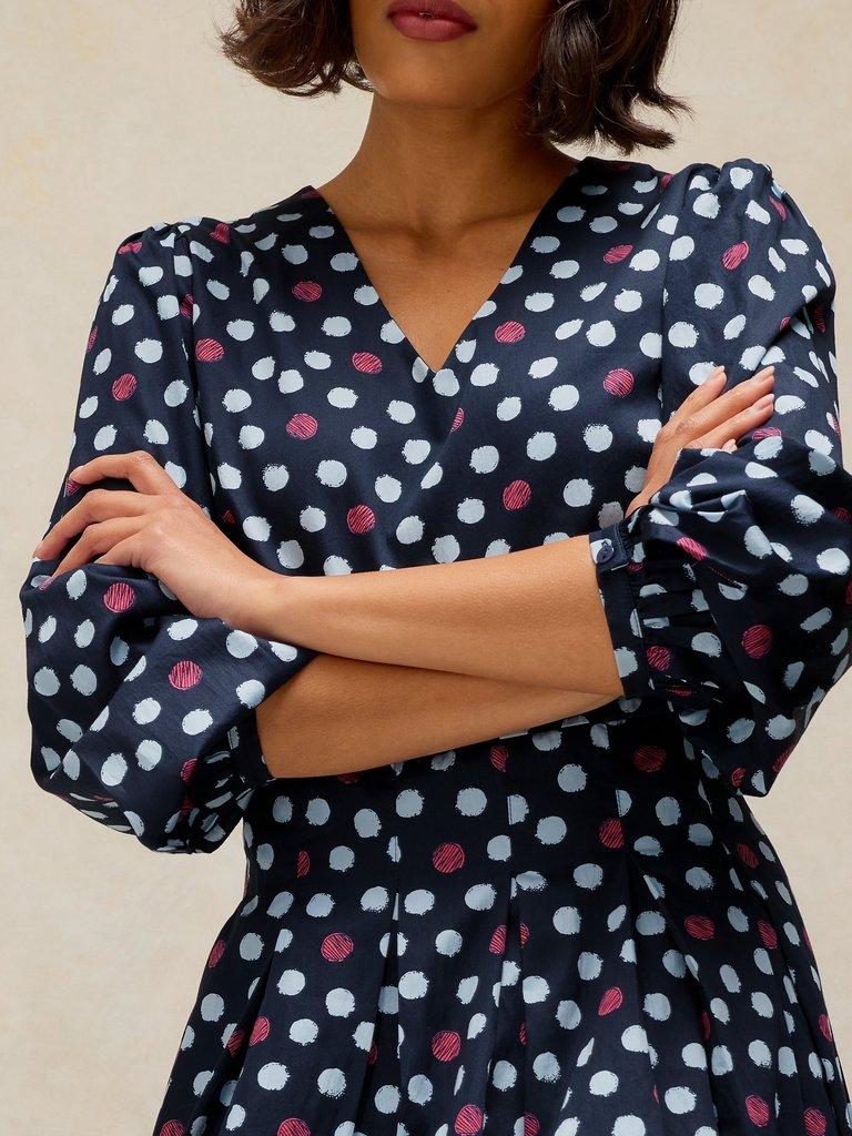 SIERRA PLEAT DRESS in NAVY MULTI - MODEL DETAIL