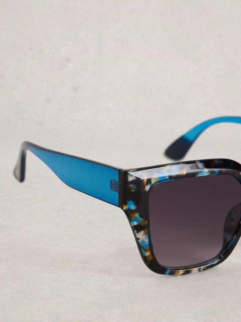 Oversized Cat Eye Sunglasses in BLUE MLT - FLAT DETAIL