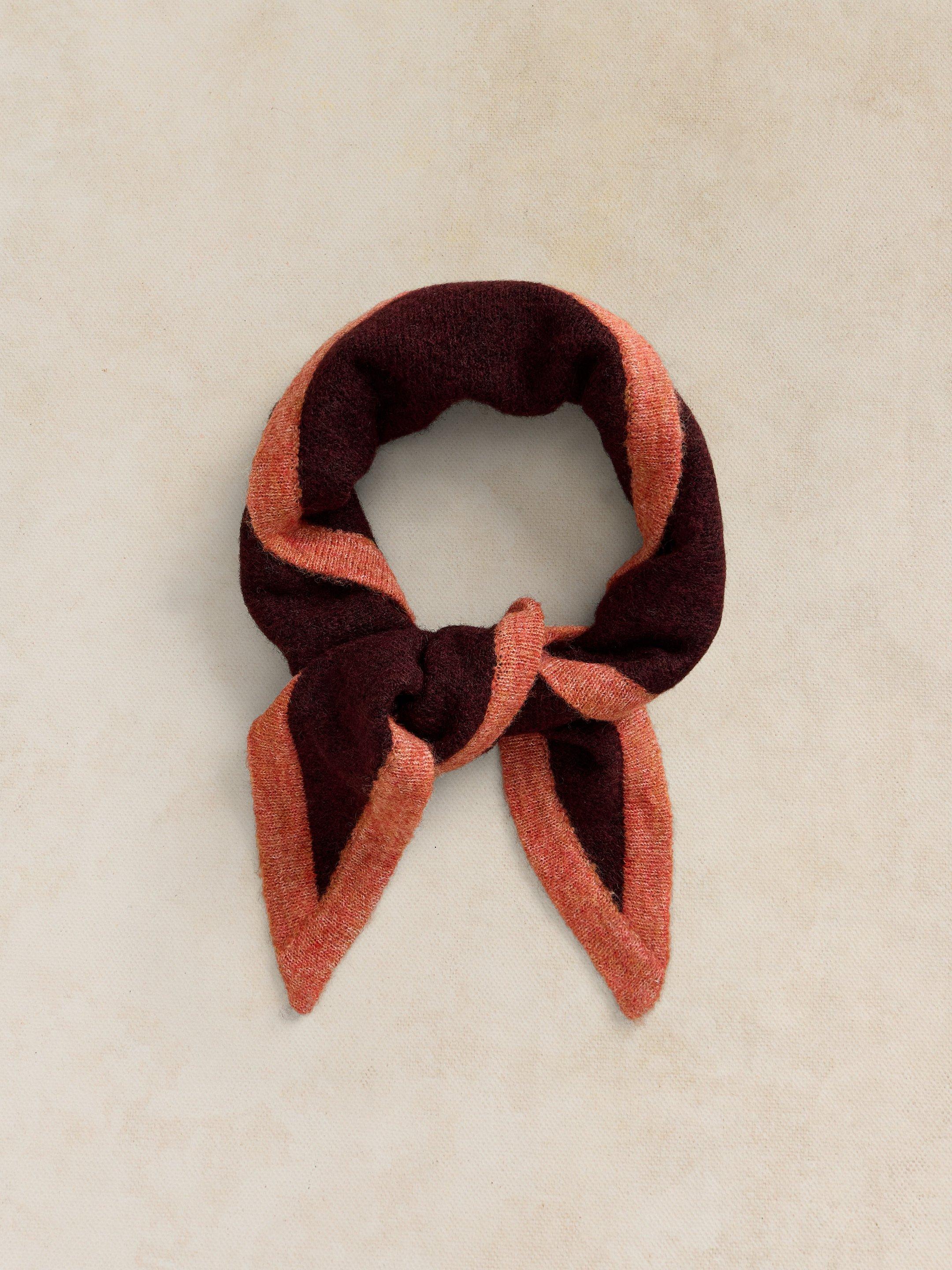 TRIANGLE SCARF