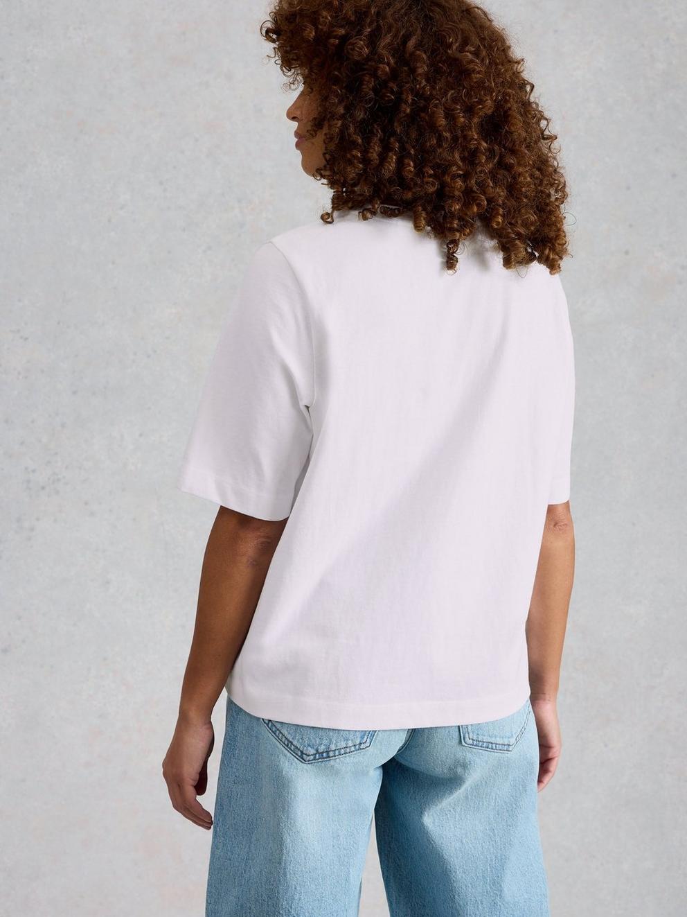 KHLOE TEE in BRIL WHITE - MODEL BACK