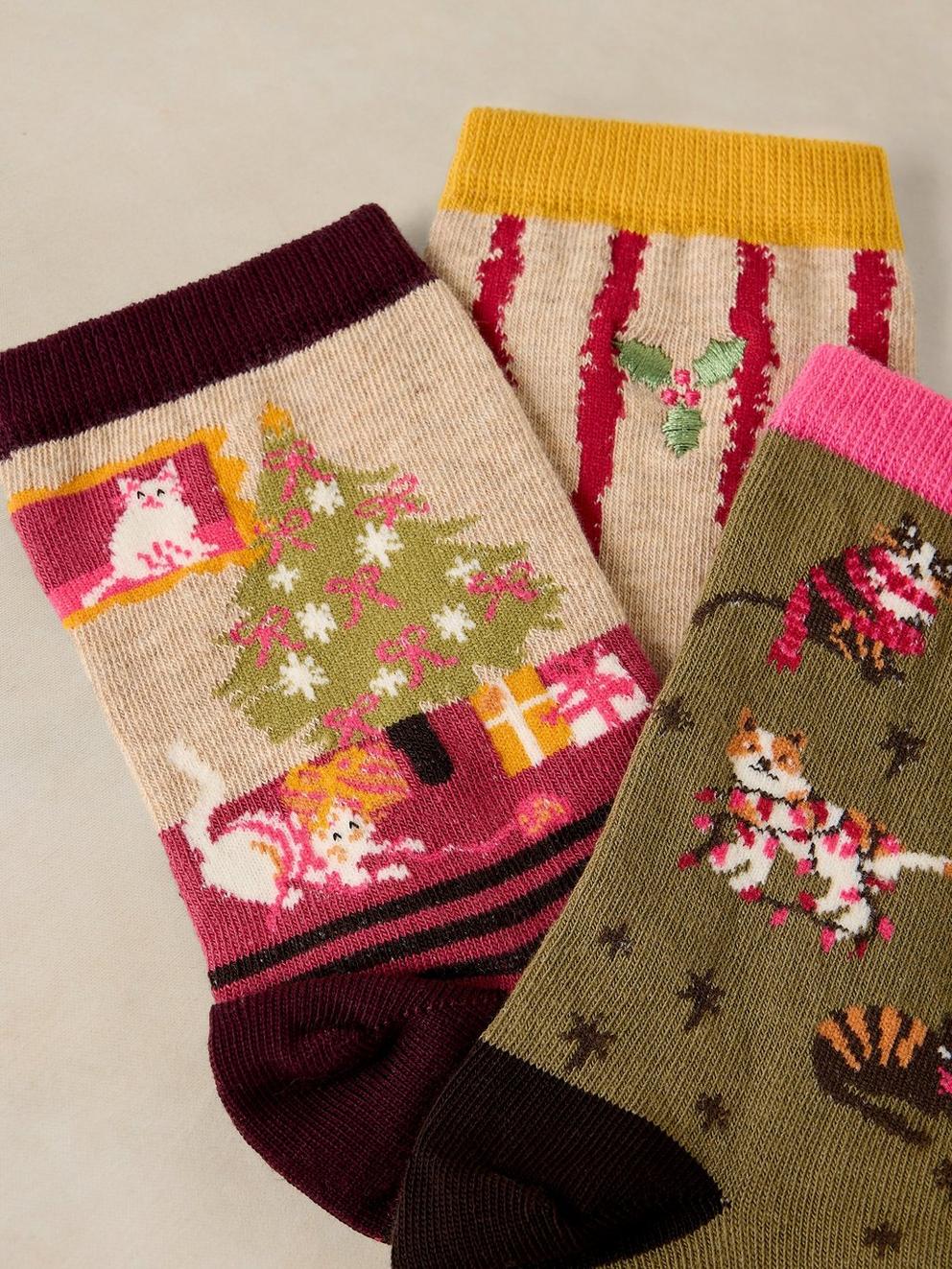 3PK CAT CHRISTMAS ANKLE SOCK in GREEN MULTI | White Stuff