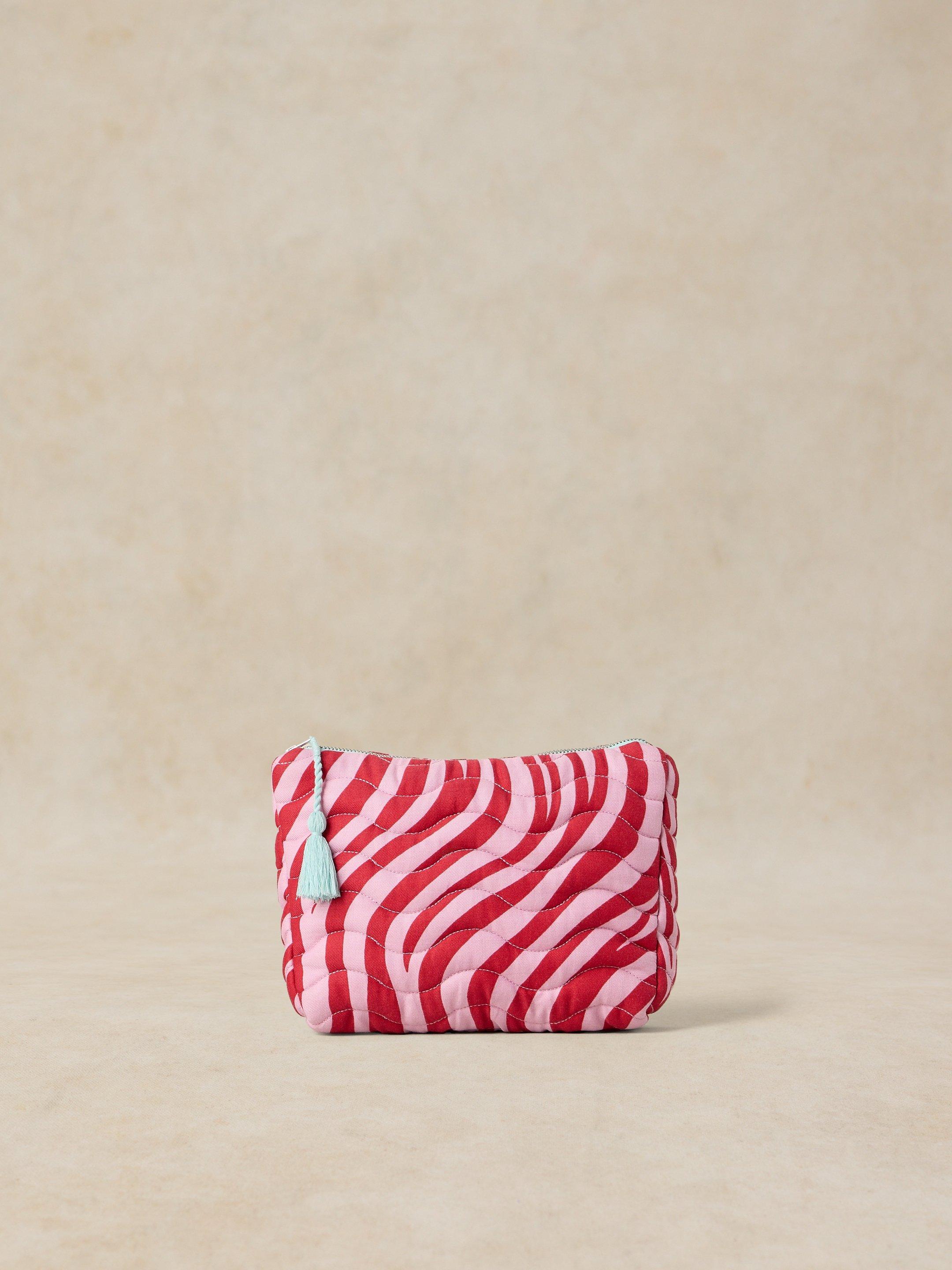 STELLA QUILTED WASH BAG