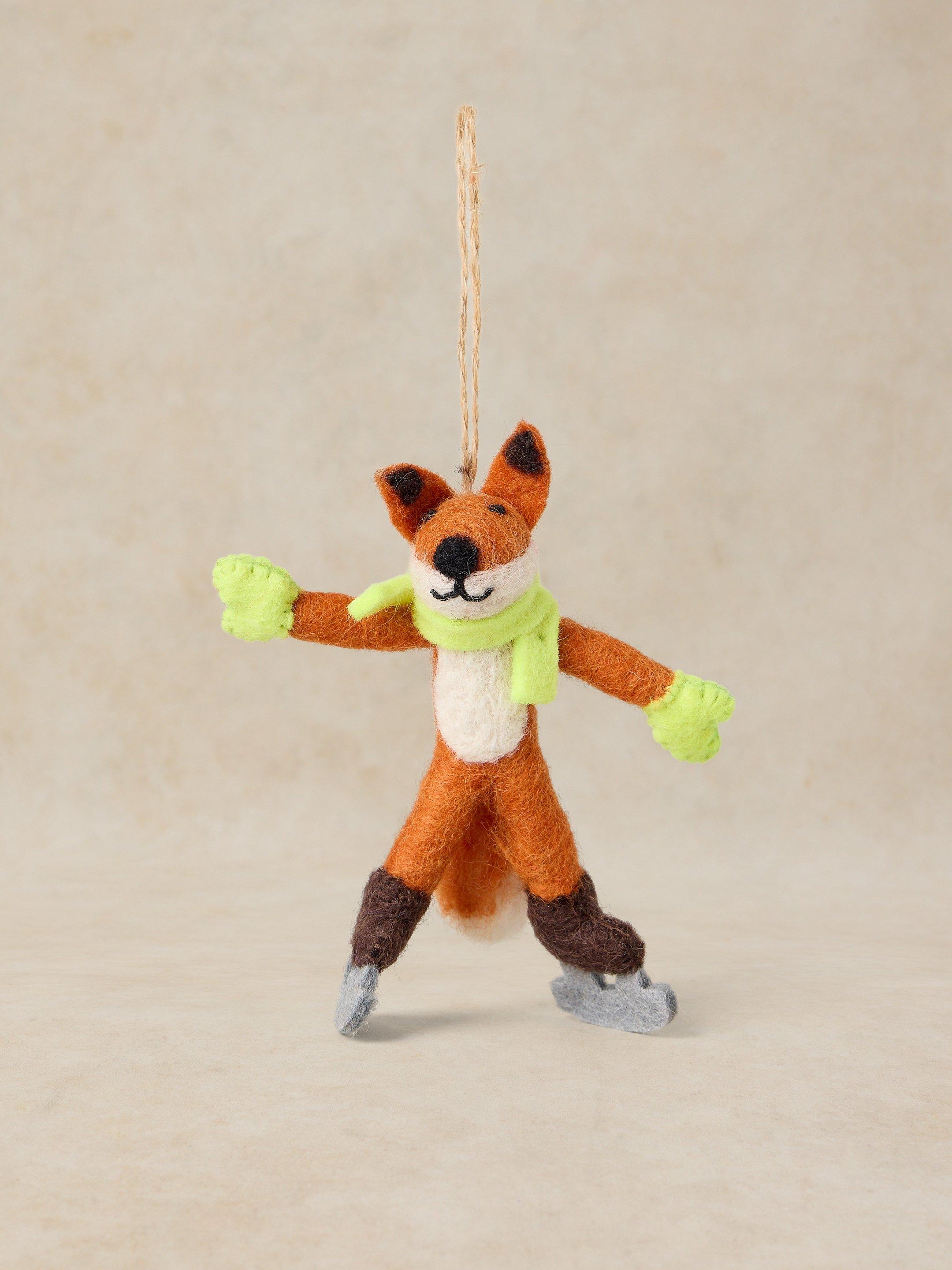 FOX ICESKATING HANGING DEC