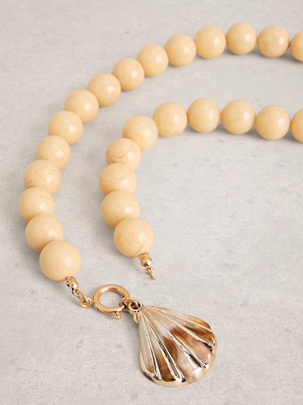 Chunky Shell Charm Necklace in NAT MLT - FLAT DETAIL