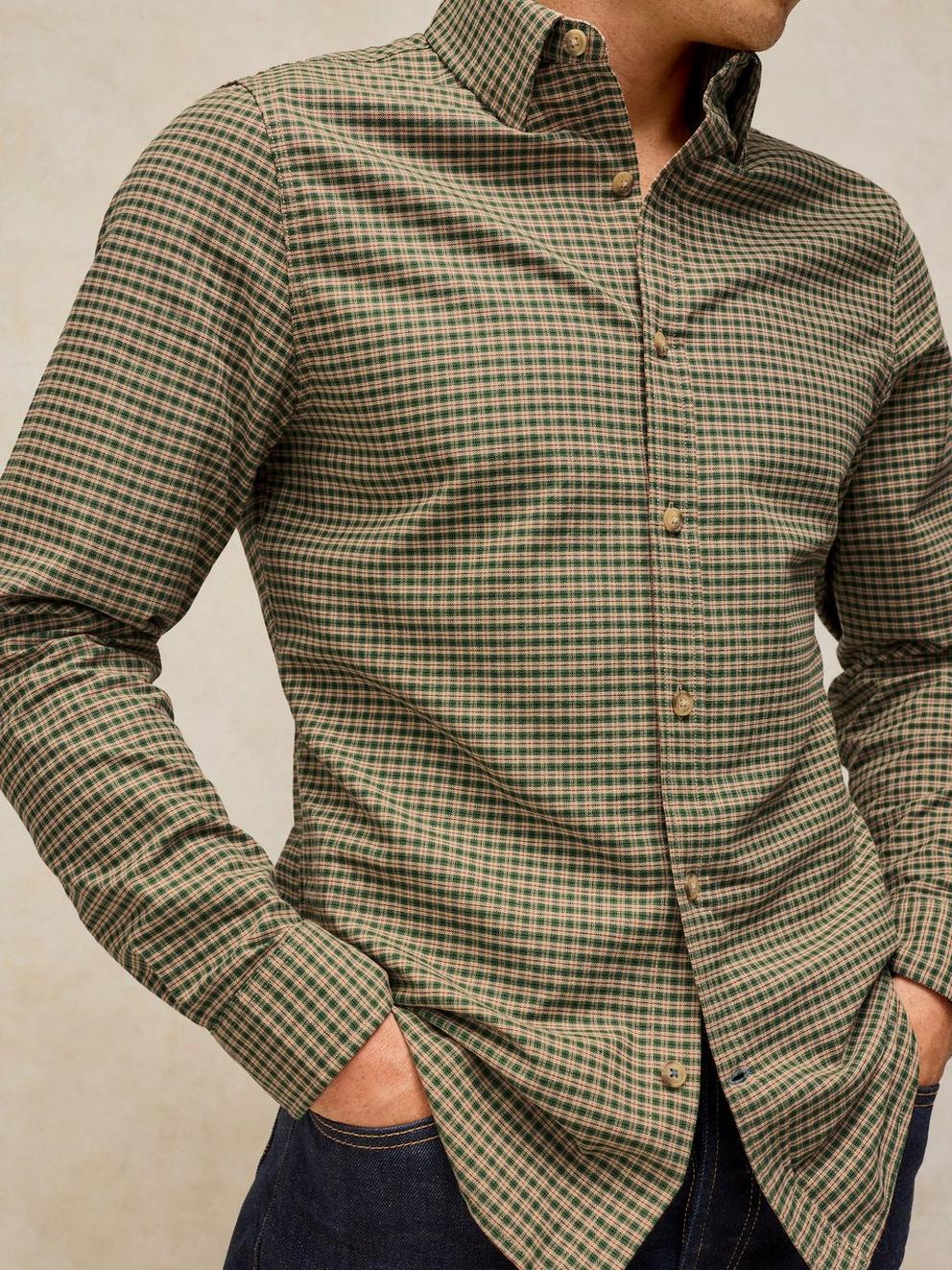 BRUTON SLIM OXFORD SHIRT in GREEN MLT - MODEL DETAIL
