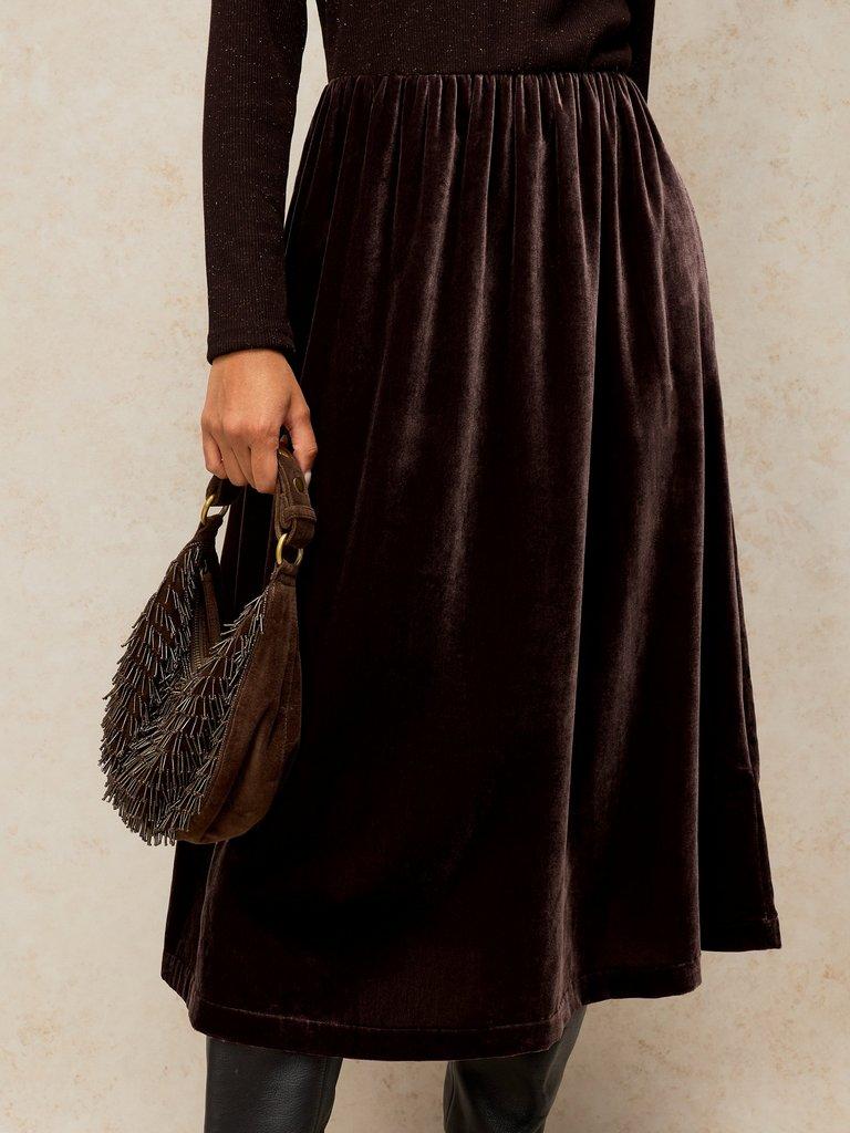 VICE VELVET MIX DRESS in DK BROWN - MODEL DETAIL
