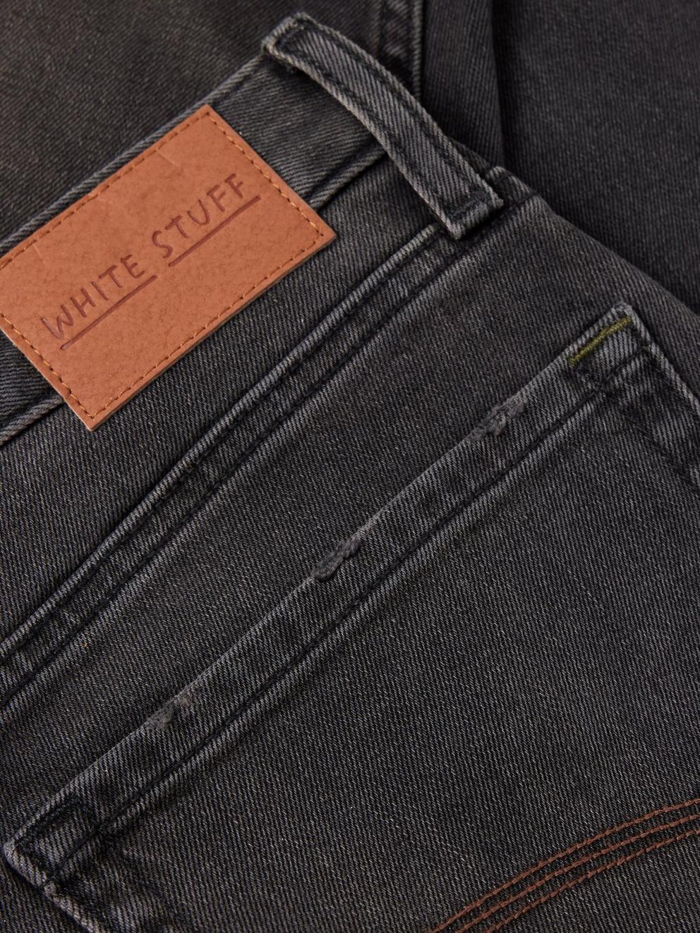 Seaton Straight Jean in WASHED BLK - FLAT DETAIL