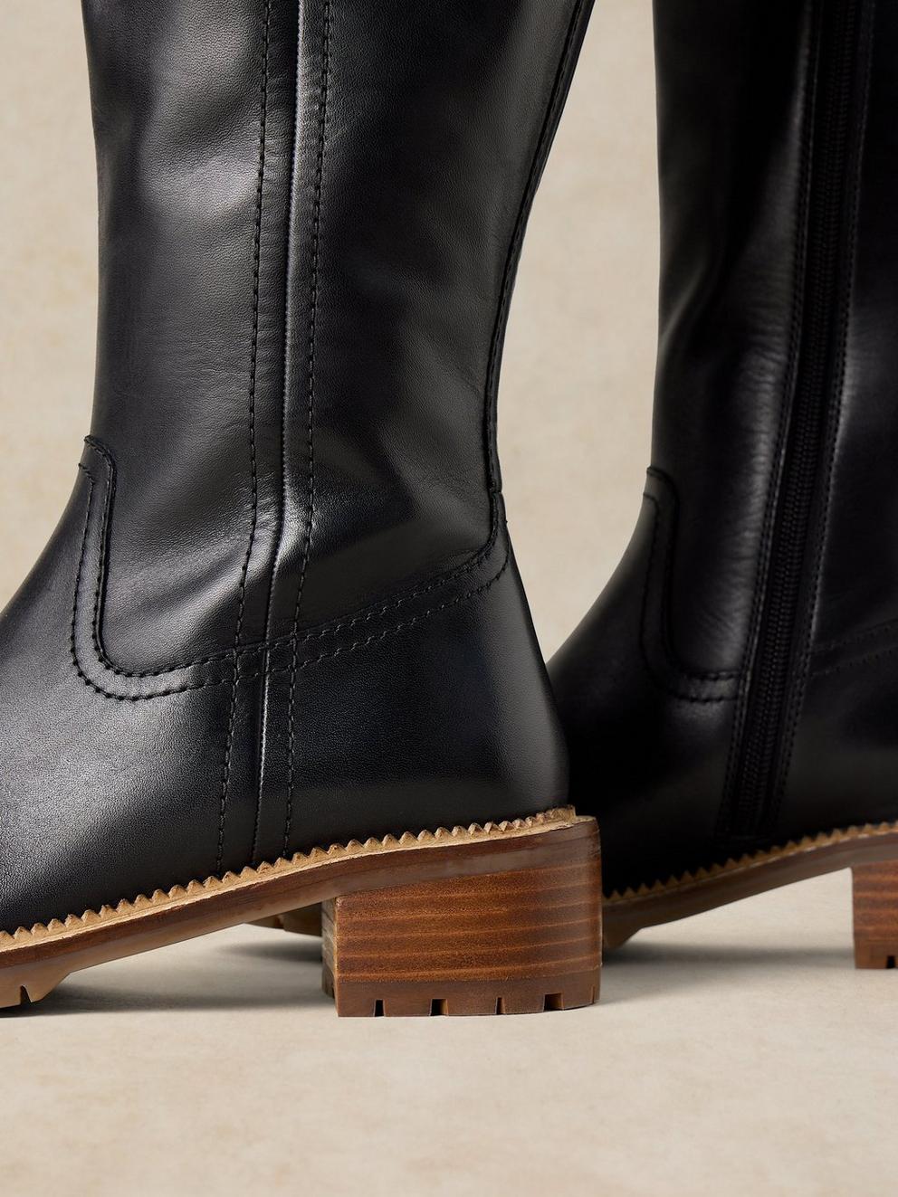 WIDE FIT LEATHER SERENA BOOT in PURE BLK - FLAT DETAIL
