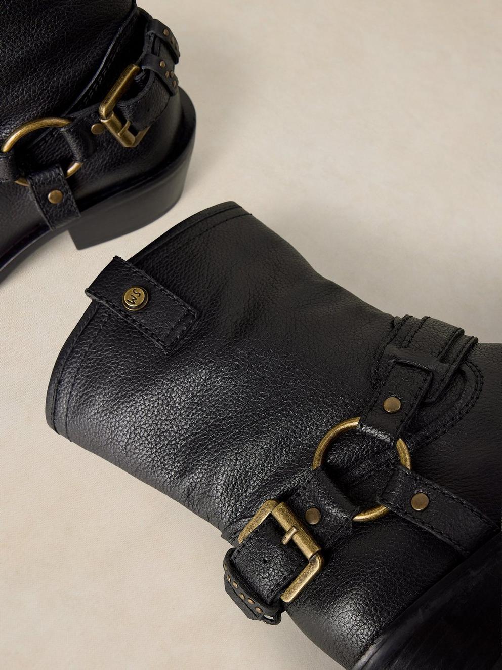 LIBERTY WESTERN BIKER BOOT in PURE BLK - FLAT DETAIL