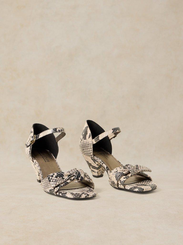 DARLA LOW HEEL SANDAL in NAT MLT - FLAT FRONT
