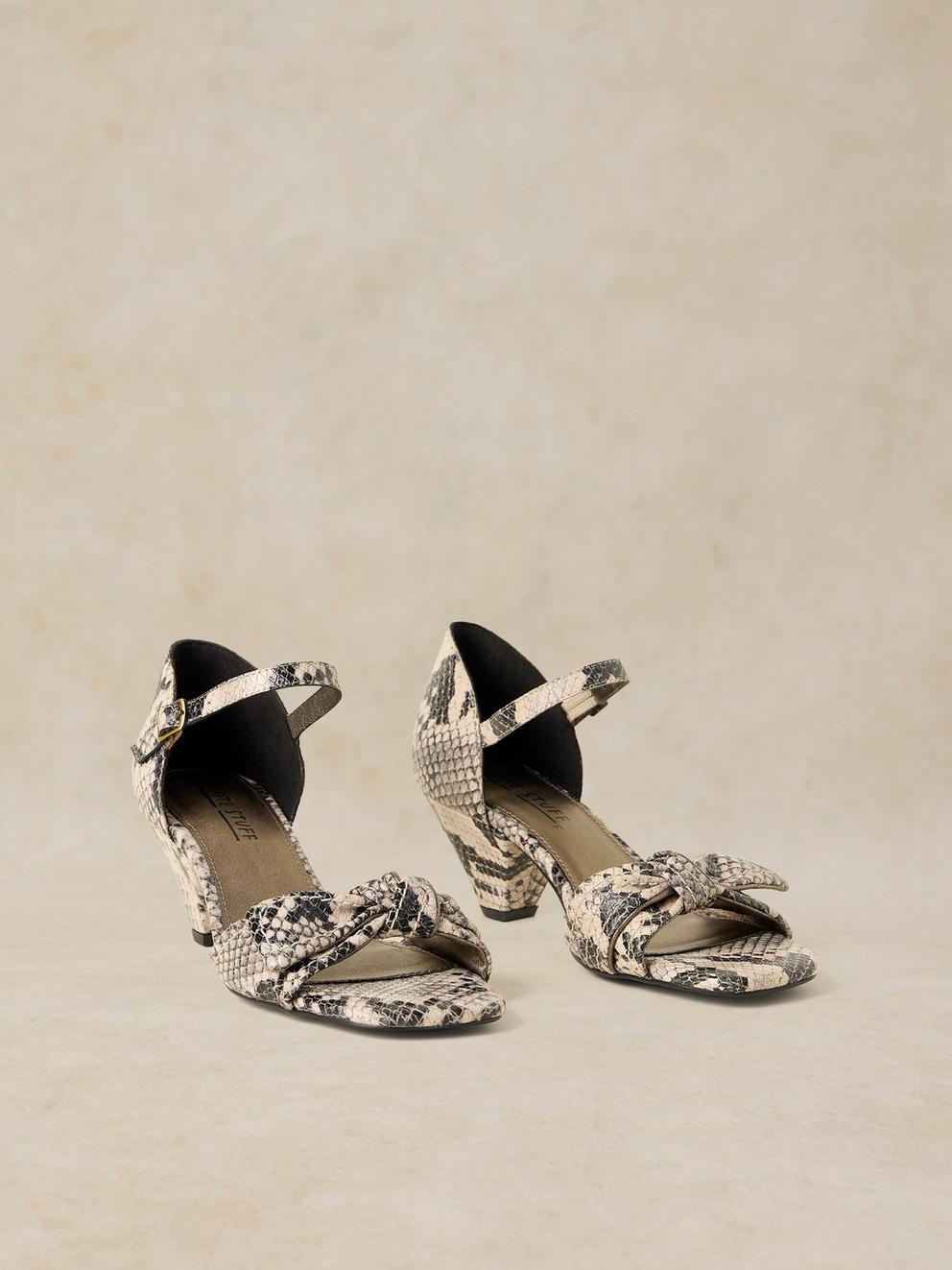 DARLA LOW HEEL SANDAL in NAT MLT - FLAT FRONT