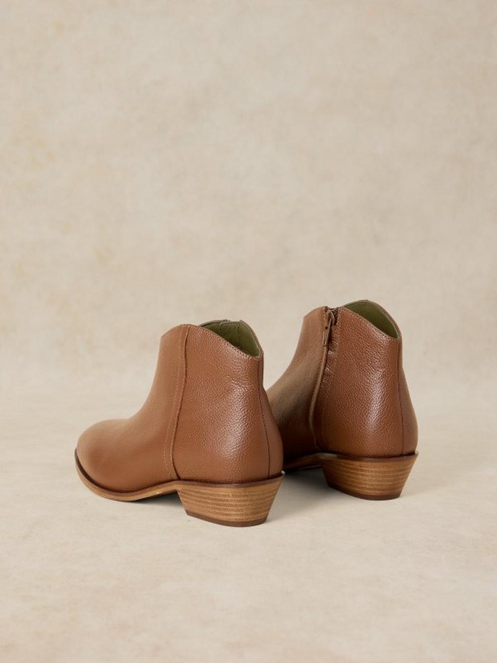 WIDE FIT LEATHER ANKLE BOOT in MID TAN - FLAT BACK