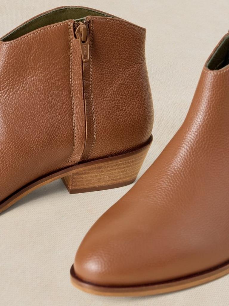 WIDE FIT LEATHER ANKLE BOOT in MID TAN - FLAT DETAIL