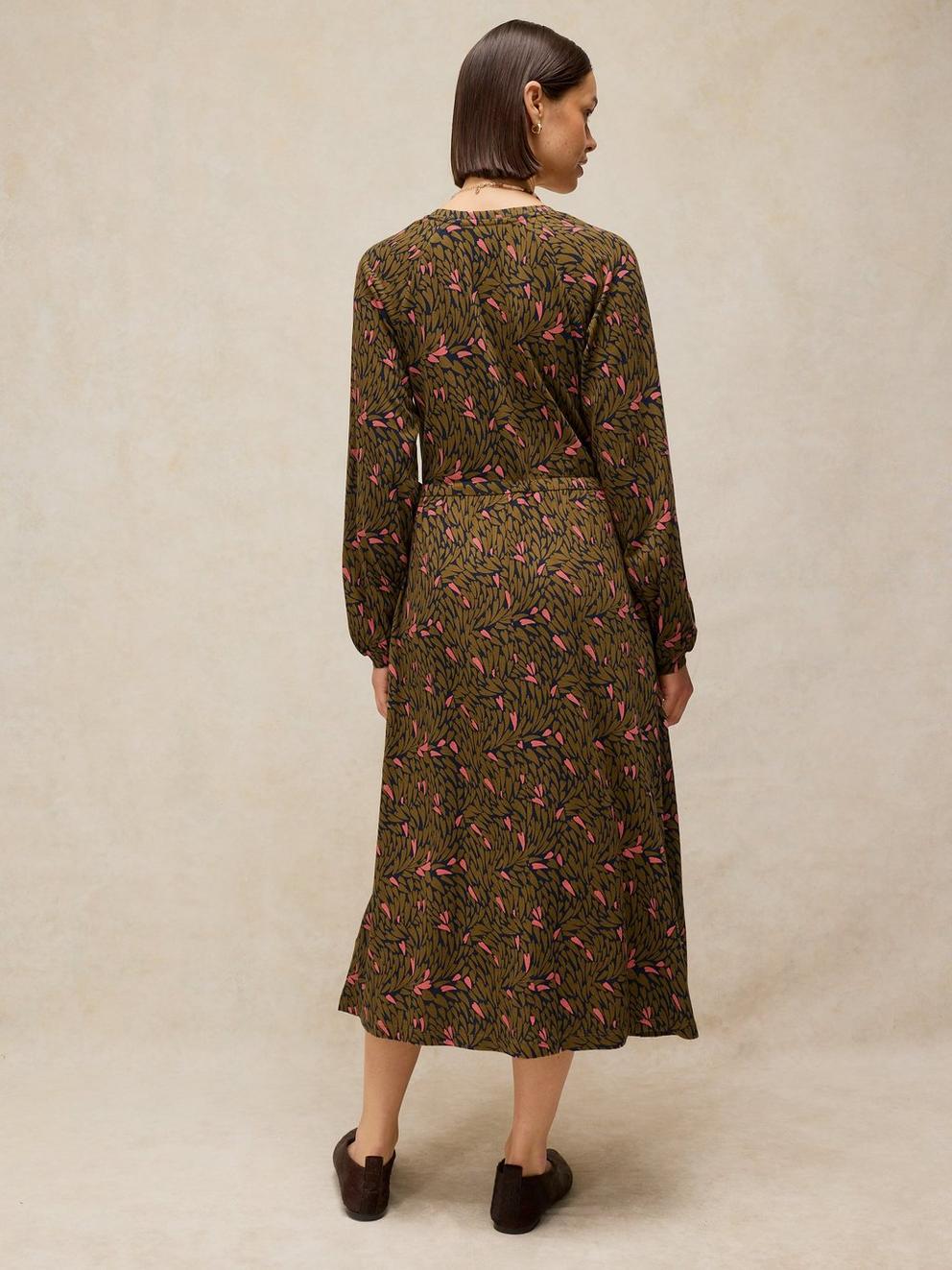 HARPER JERSEY DRESS in GREEN PR - MODEL BACK