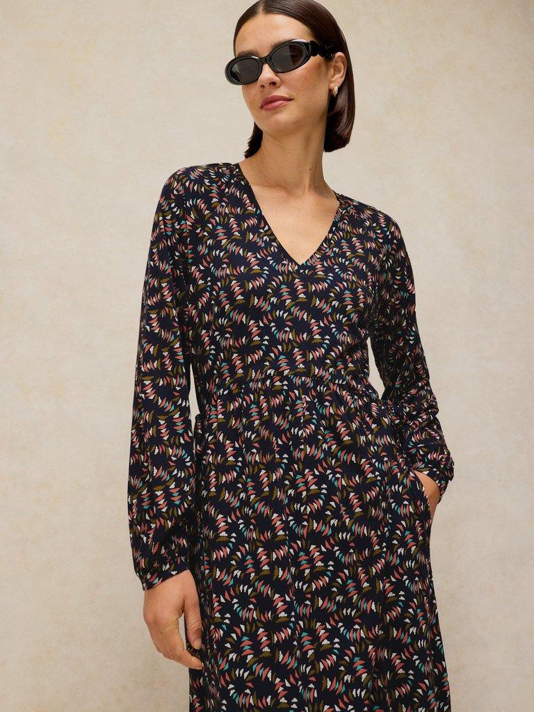 HARPER JERSEY DRESS in NAVY MULTI - MODEL DETAIL