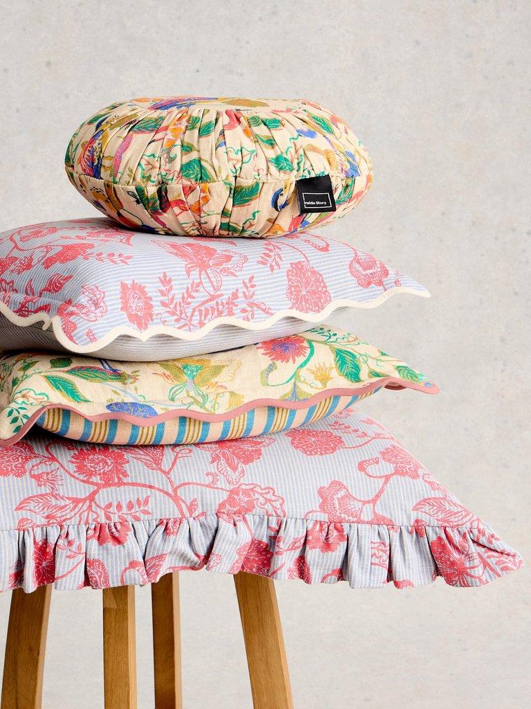 Inside Story Scallop Cushion in NAT PR - MODEL DETAIL