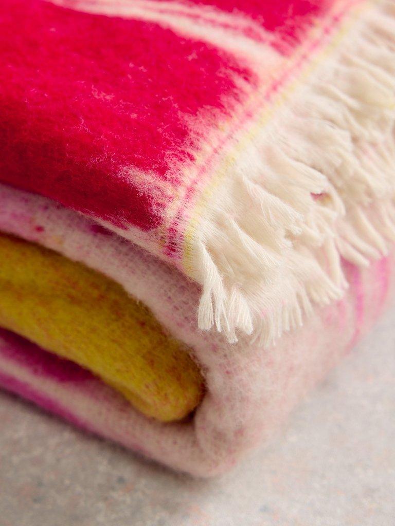 Inside Story Throw in PINK MLT - FLAT DETAIL
